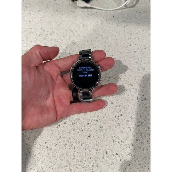 Moto 360 Smart Watch 2nd Gen - Picture 2 of 3